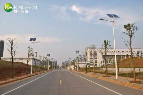 Solar <a href='http://www.kslights.com/Projects/' target='_blank'><u>LED Street Light Project</u></a>